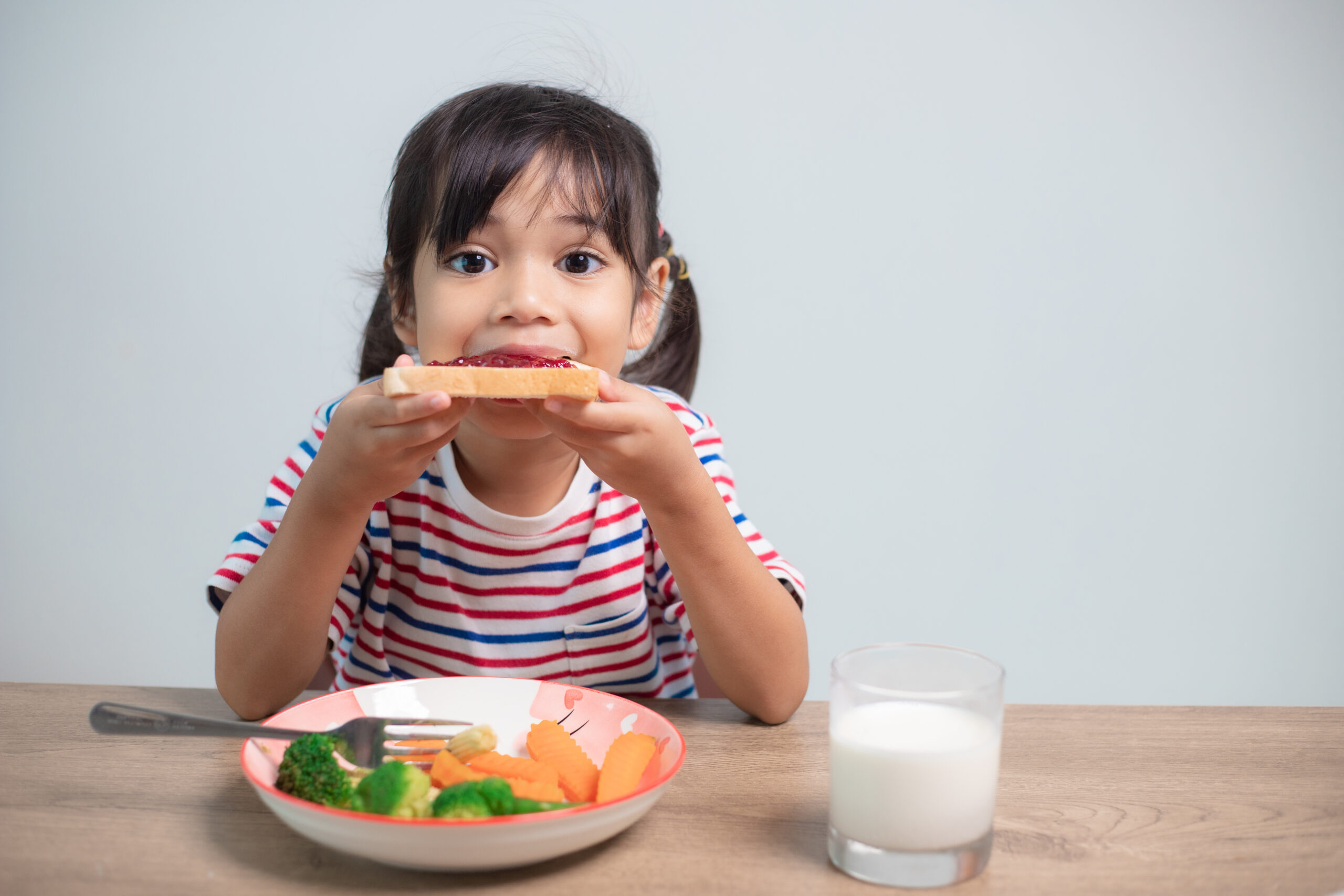 Brain Foods for Bright Minds: Nutritional Tips to Boost Cognitive Development in Early Childhood